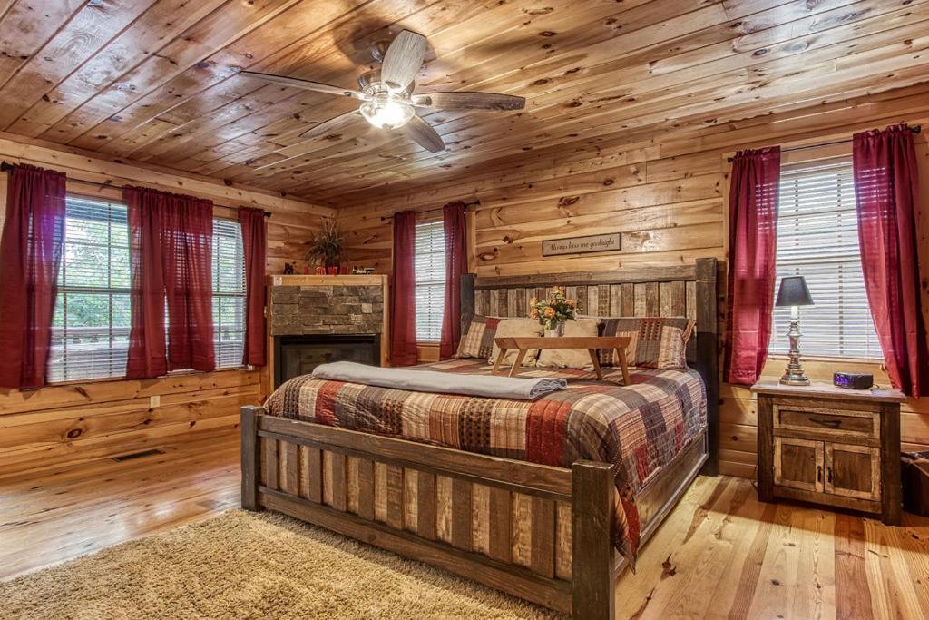 Always Kiss Me Goodnight- Hot Tub, You Get 1089 Of Free Area Attraction Tickets For Each Paid Day! Піджен-Фордж Екстер'єр фото